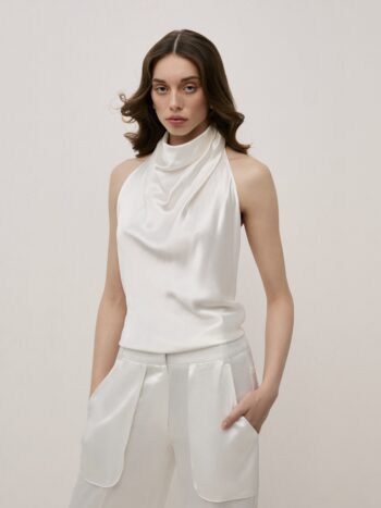 Trousers with patch pockets 4