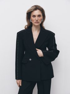 Жакет приталений з контрастною вишивкою 2